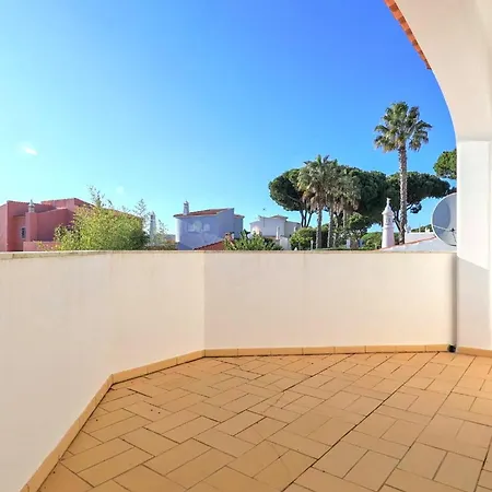 Spacious 4 Bedroom Villa, Private Pool, Free Air Conditioning And Wifi Villa *