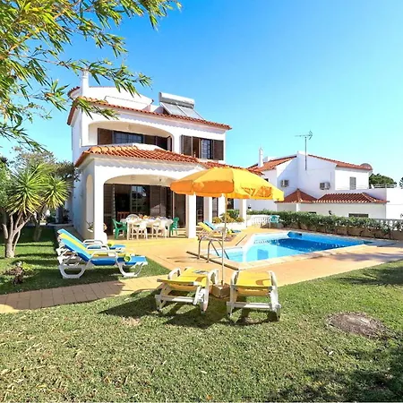 Spacious 4 Bedroom Villa, Private Pool, Free Air Conditioning And Wifi