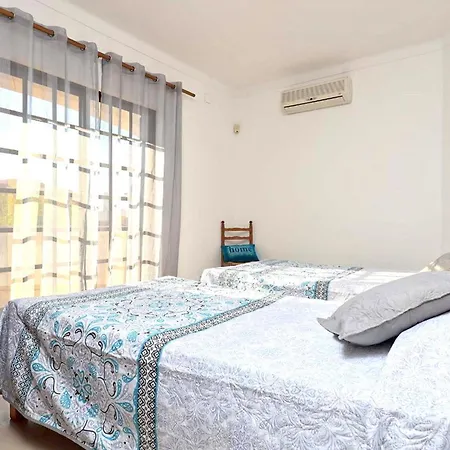 Villa Spacious 4 Bedroom Villa, Private Pool, Free Air Conditioning And Wifi