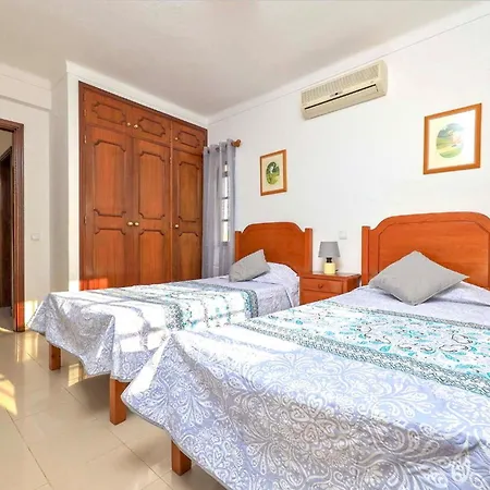 Spacious 4 Bedroom Villa, Private Pool, Free Air Conditioning And Wifi *