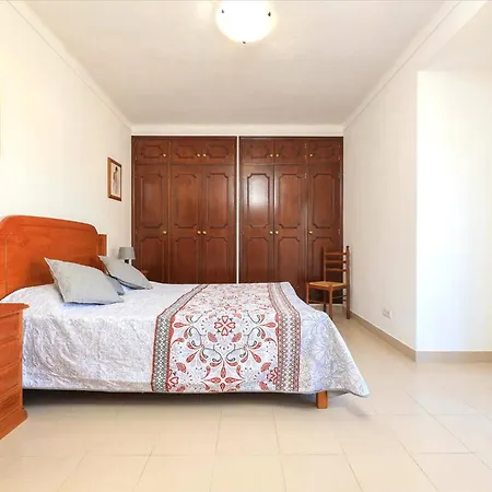 Spacious 4 Bedroom Villa, Private Pool, Free Air Conditioning And Wifi * Quarteira