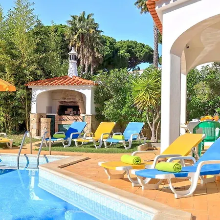 Villa Spacious 4 Bedroom Villa, Private Pool, Free Air Conditioning And Wifi Quarteira
