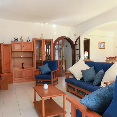 Spacious 4 Bedroom Villa, Private Pool, Free Air Conditioning And Wifi