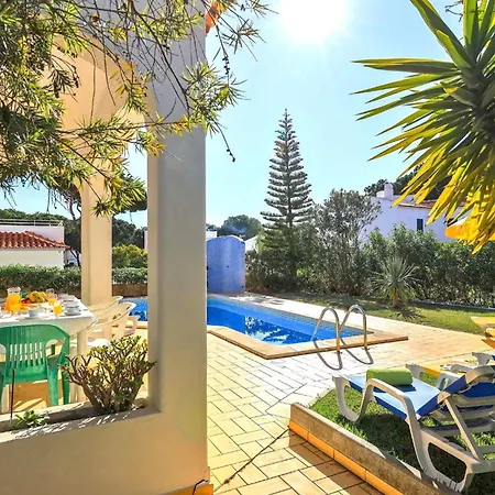 Villa Spacious 4 Bedroom Villa, Private Pool, Free Air Conditioning And Wifi Quarteira