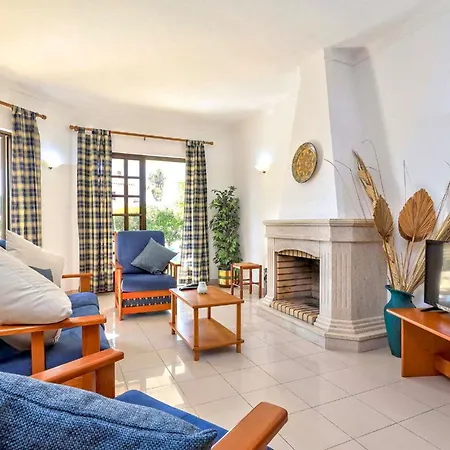Spacious 4 Bedroom Villa, Private Pool, Free Air Conditioning And Wifi Villa *