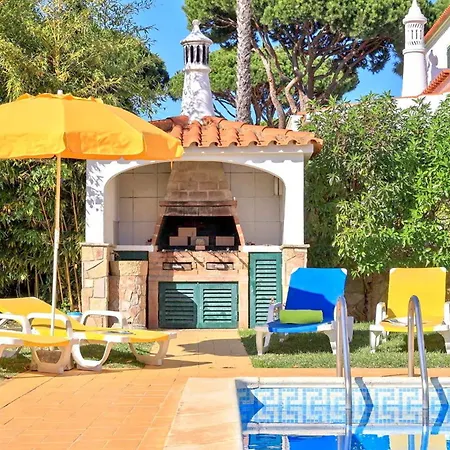 Spacious 4 Bedroom Villa, Private Pool, Free Air Conditioning And Wifi Villa