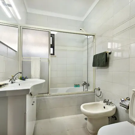 빌라 Spacious 4 Bedroom Villa, Private Pool, Free Air Conditioning And Wifi