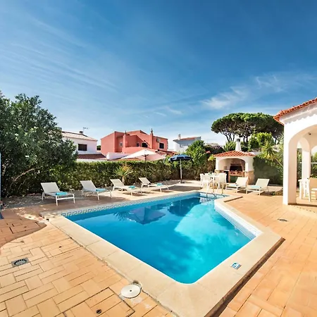 빌라 Spacious 4 Bedroom Villa, Private Pool, Free Air Conditioning And Wifi 쿼테이라