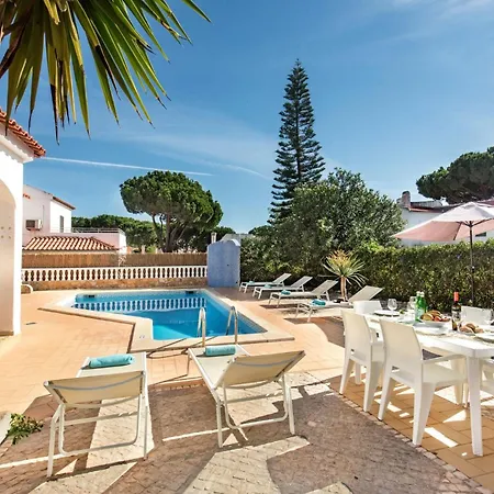 Spacious 4 Bedroom Villa, Private Pool, Free Air Conditioning And Wifi