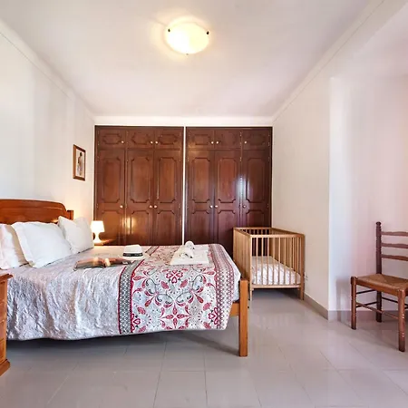 Spacious 4 Bedroom Villa, Private Pool, Free Air Conditioning And Wifi *