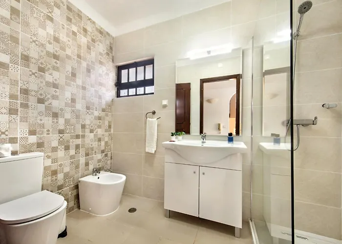 Spacious 4 Bedroom Villa, Private Pool, Free Air Conditioning And Wifi * Quarteira