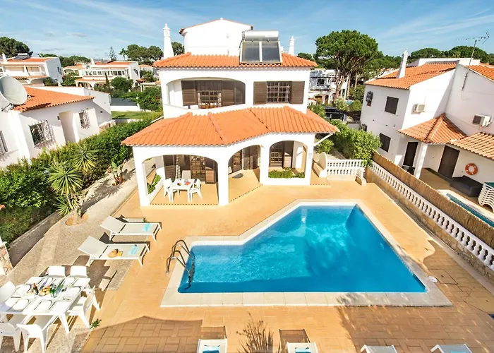 Spacious 4 Bedroom Villa, Private Pool, Free Air Conditioning And Wifi