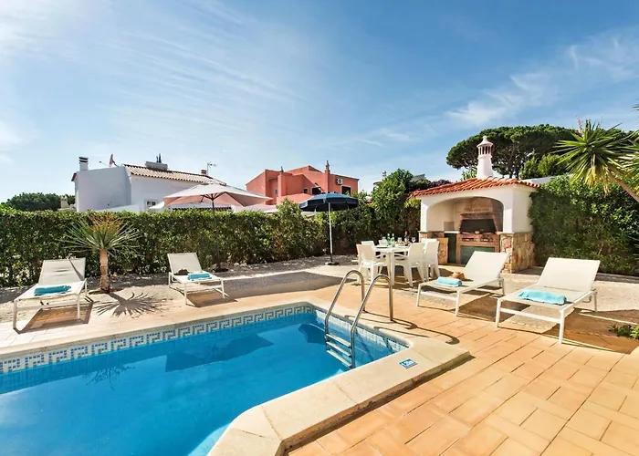 Spacious 4 Bedroom Villa, Private Pool, Free Air Conditioning And Wifi Quarteira