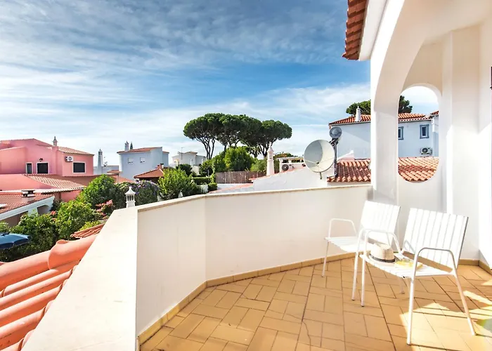 Villa Spacious 4 Bedroom Villa, Private Pool, Free Air Conditioning And Wifi *