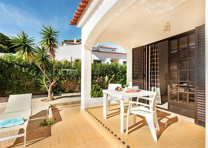 Spacious 4 Bedroom Villa, Private Pool, Free Air Conditioning And Wifi Quarteira