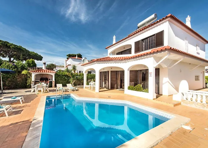 Villa Spacious 4 Bedroom Villa, Private Pool, Free Air Conditioning And Wifi Quarteira